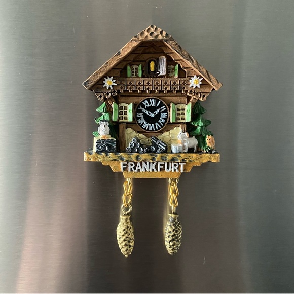 Frankfurt Fridge Refrigerator Magnet Souvenir Germany Cuckoo Clock - Picture 1 of 9